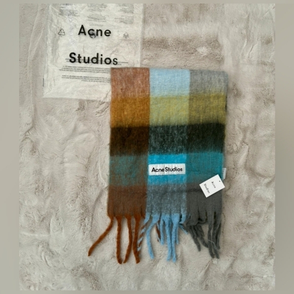 Acne Studios scarf - Picture 3 of 7